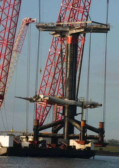 Positioning the 1000 tonne structure