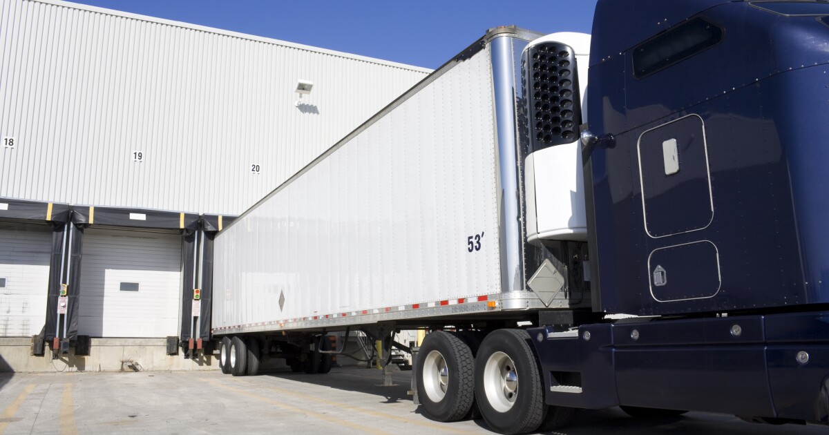 Cold transport trucks to cool their cargo using fuel cells