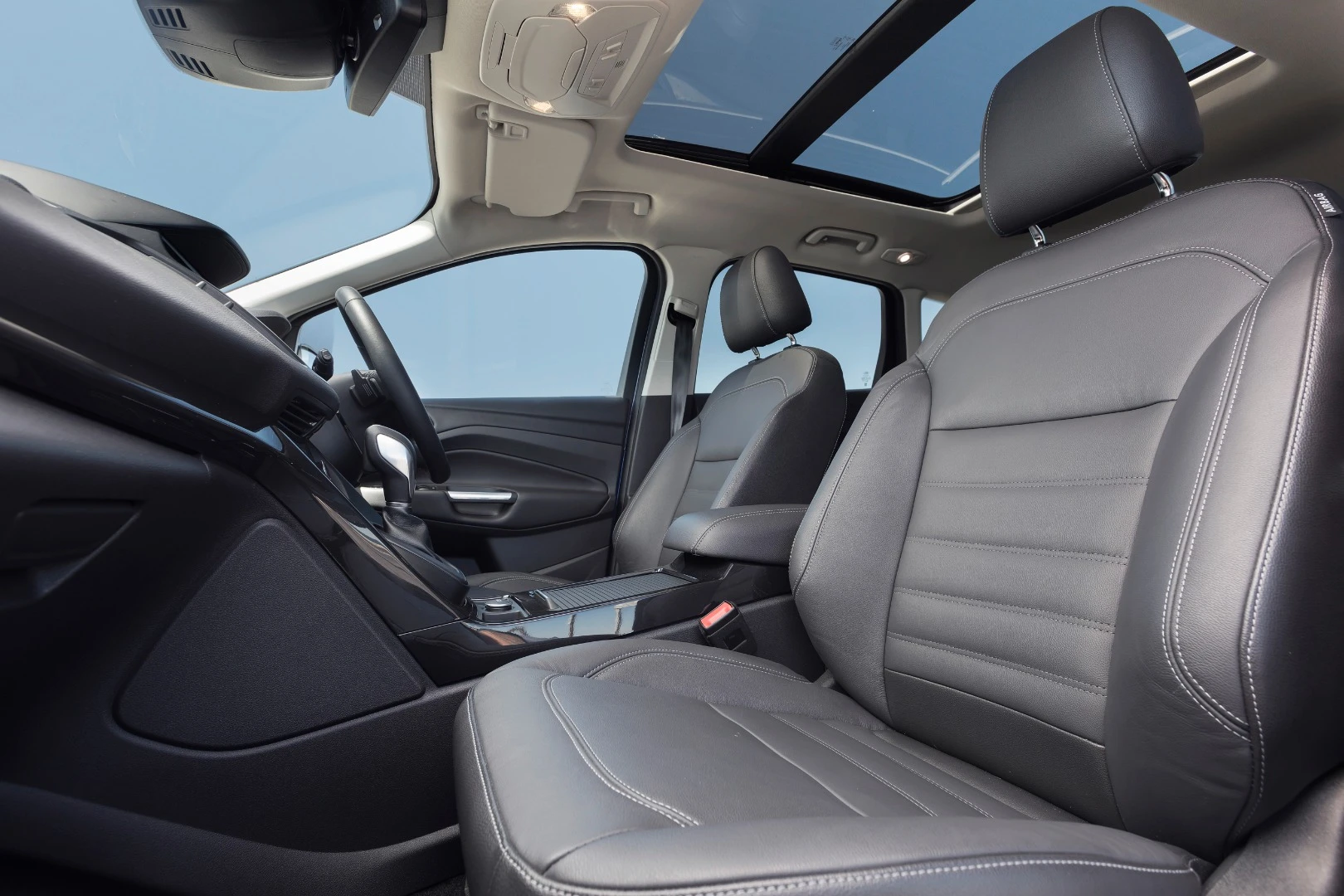 2017 Ford Escape Titanium: leather seats and panoramic sunroof