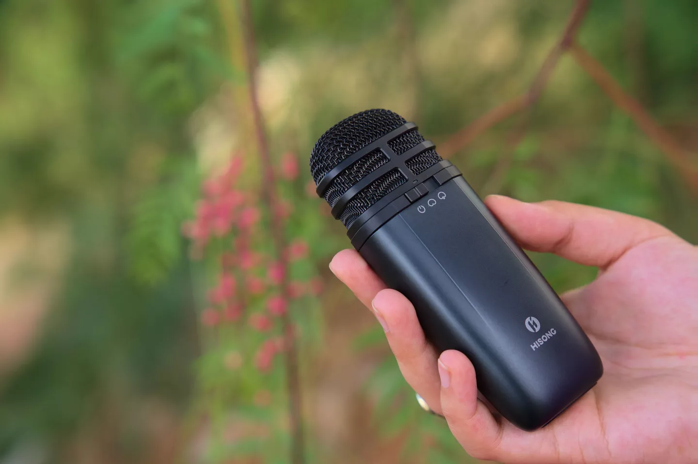 The AirStudio S1 weighs just 4 oz and measures 4.9 x 1.42 x 1.42 inches