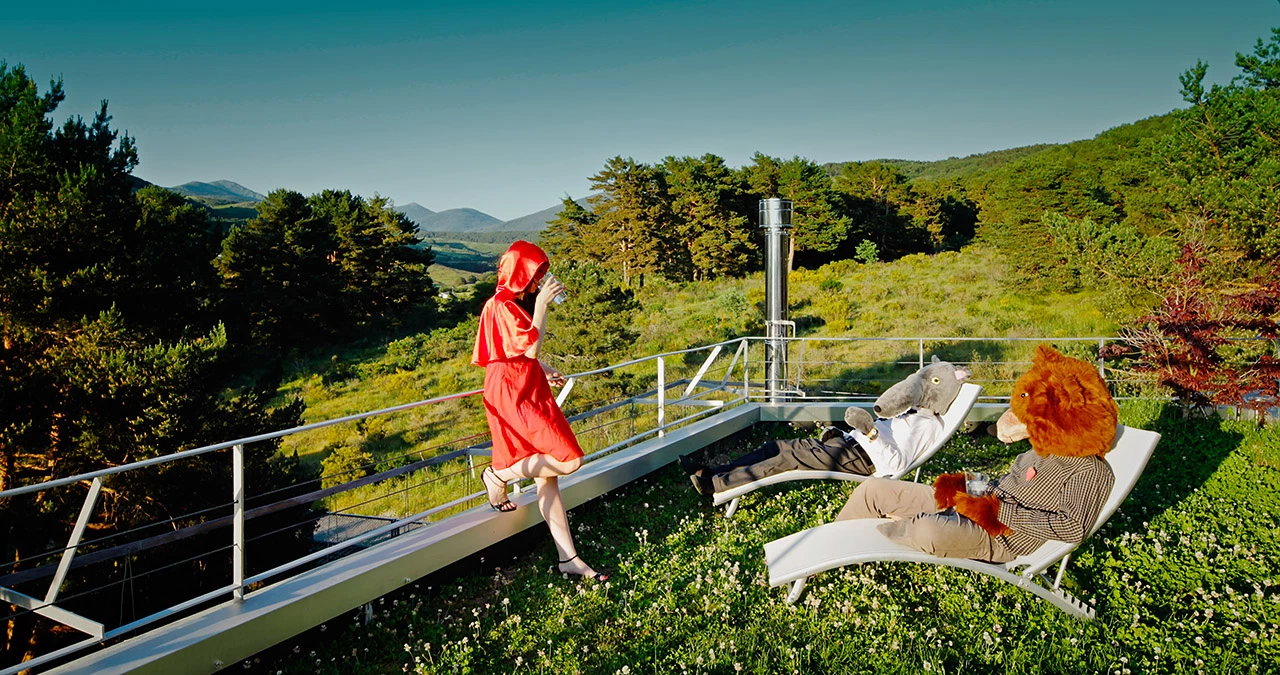 Espinar House is a modern twist on the cabin in the woods (Photo: Miguel de Guzmán)