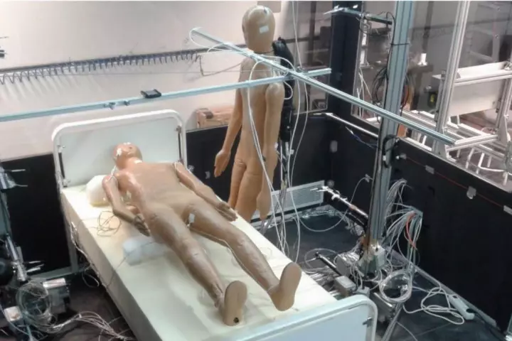 Two of the mannequins used in the study