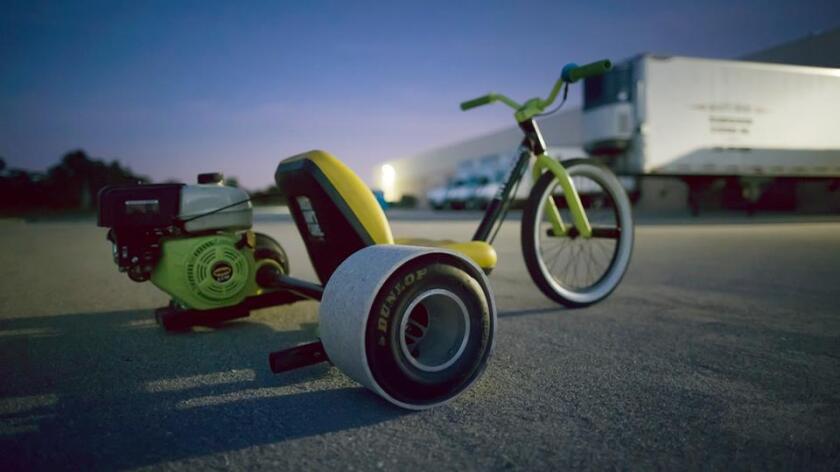 Gas powered, the 6.5 hp motor delivers torque directly to the rear wheels for a top speed of 30 mph (48 km/h)
