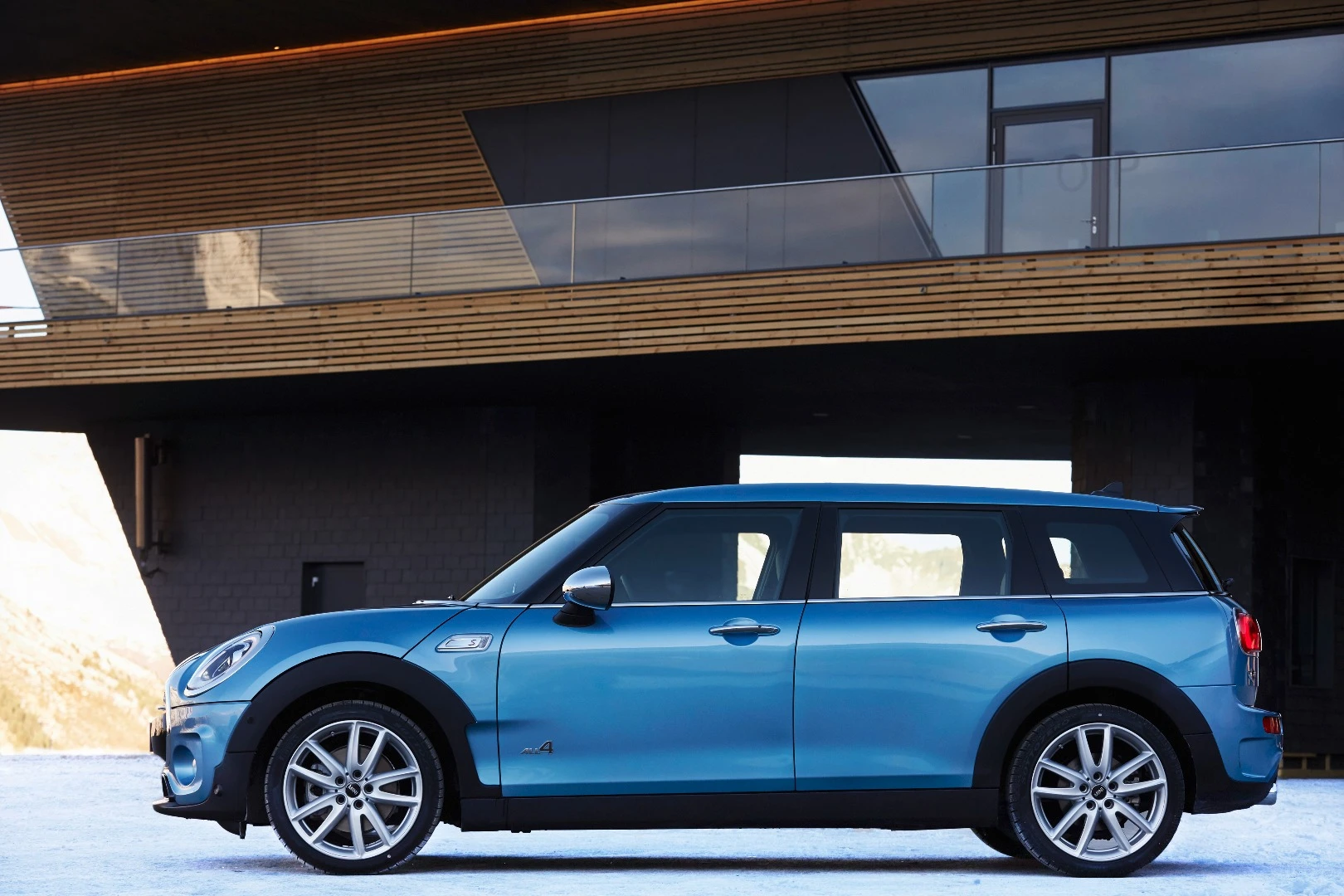 The ALL4 system works with the Dynamic Stability Control system