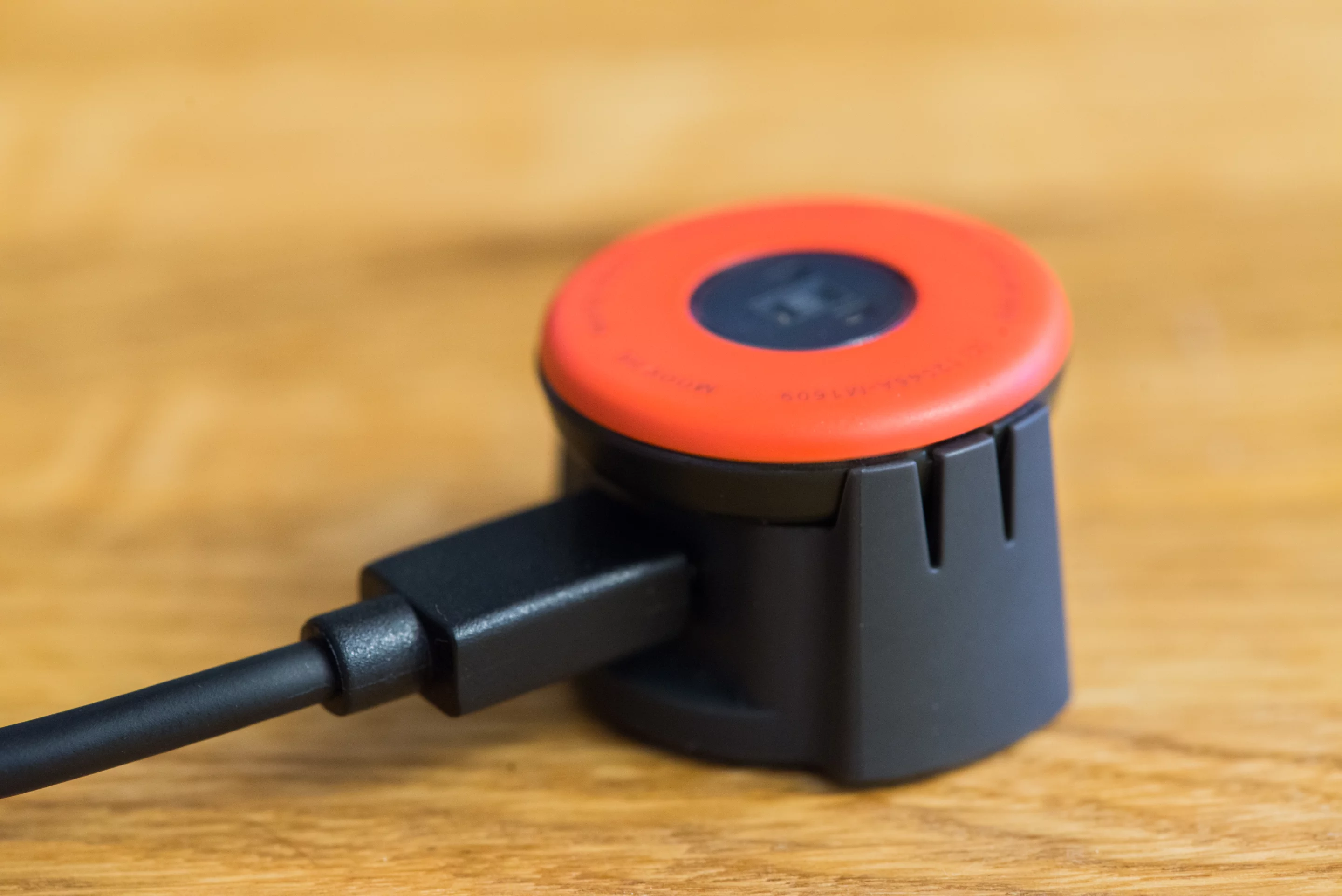 The Moov HR charging on the included USB-powered charger