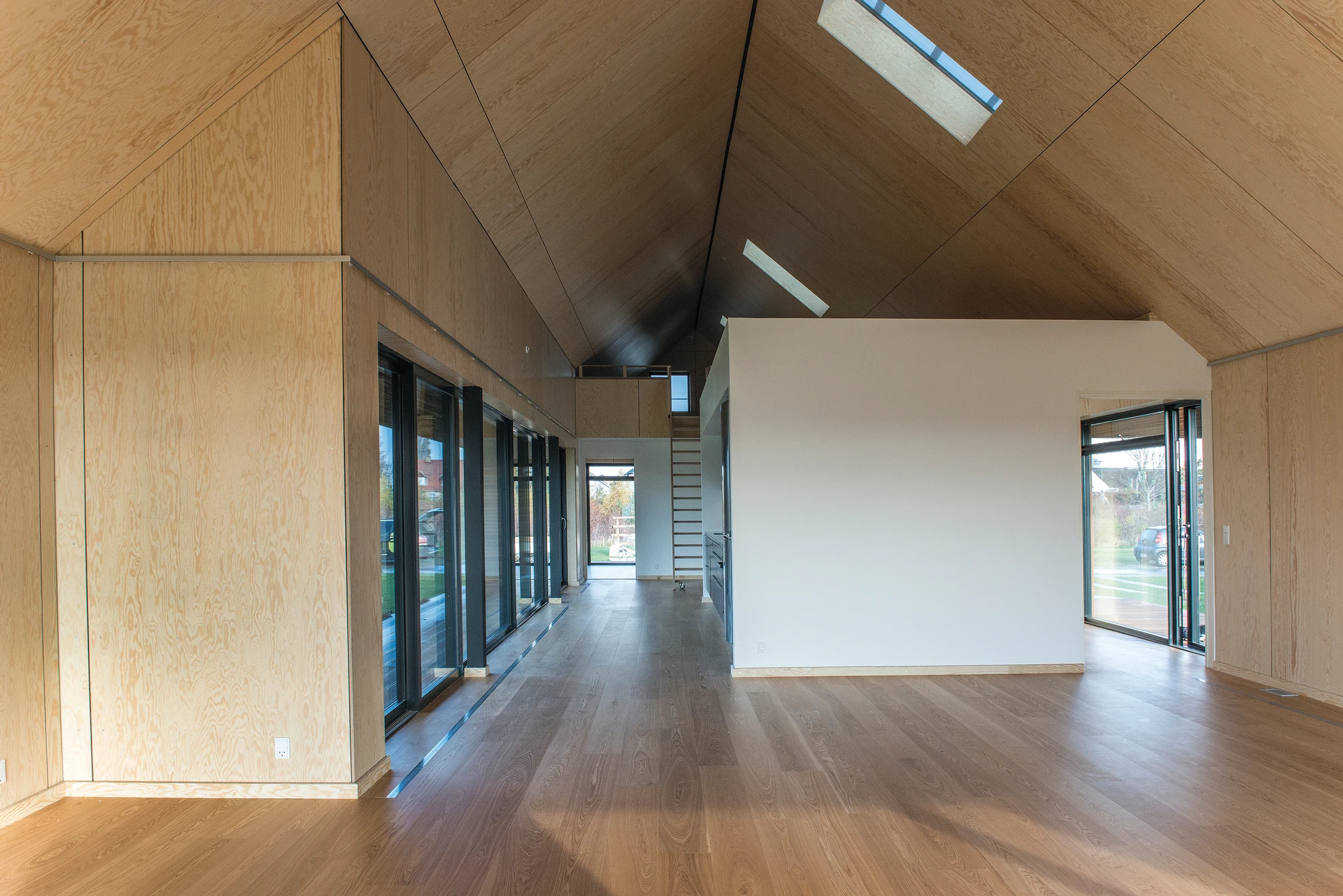 It sports a simple, open layout inside, with a large space flanked by a bathroom and technical room (Photo: Jesper Ray)