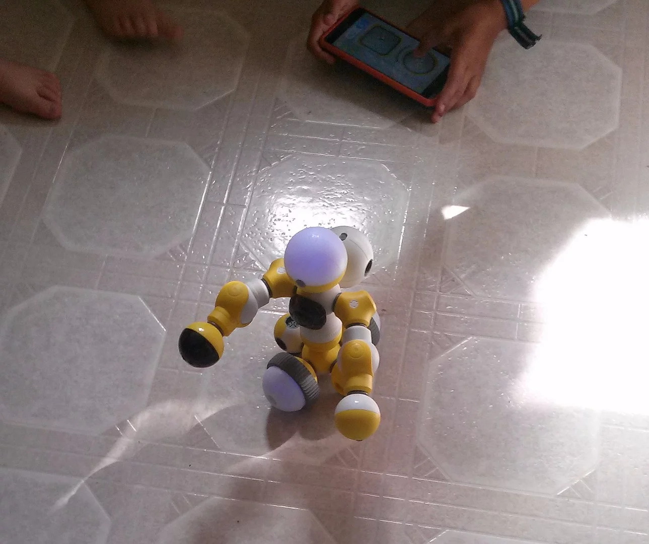 The Big M design with the Mabot kit can freely move on hard surfaces, light carpeting, and so forth but is not well-balanced for more robust driving