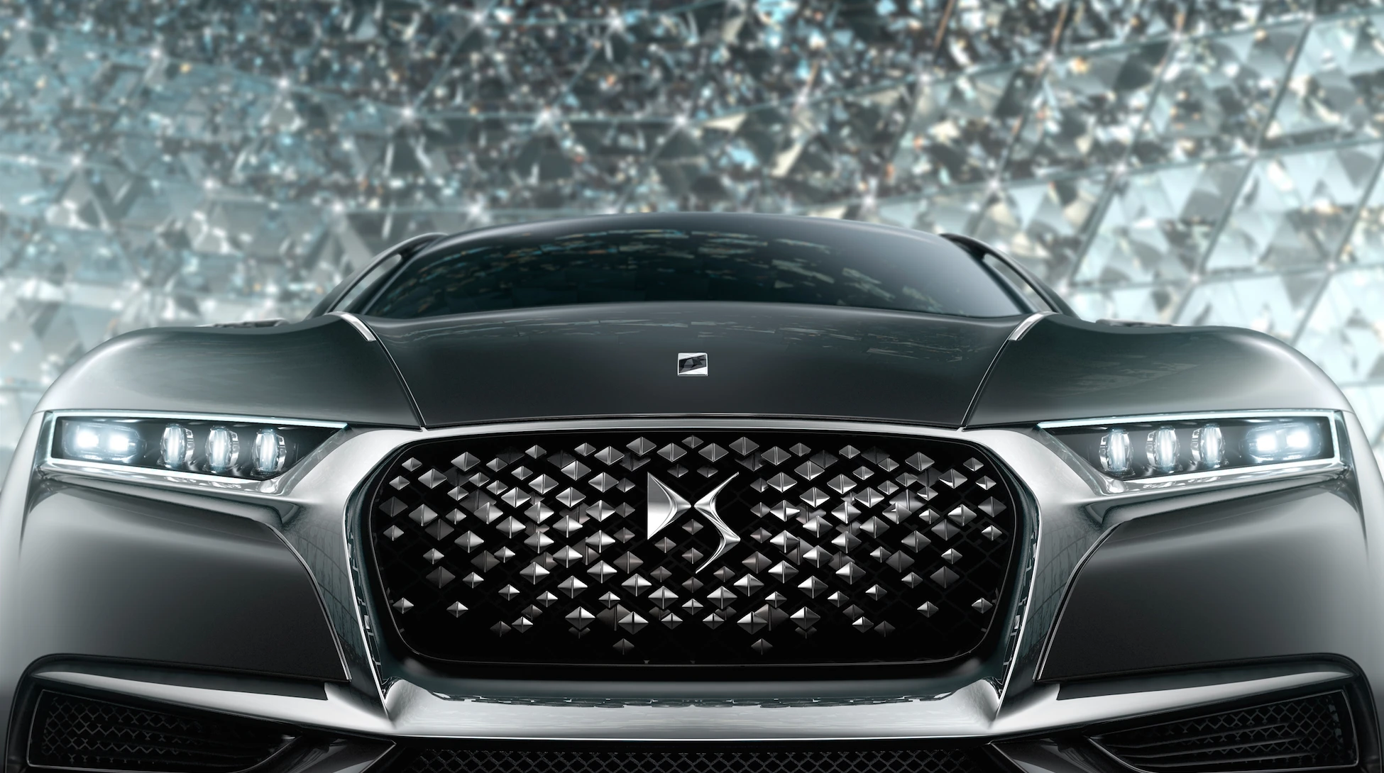 The Divine's grille is made up of diamond-shaped chrome elements, which create a "spatial" effect