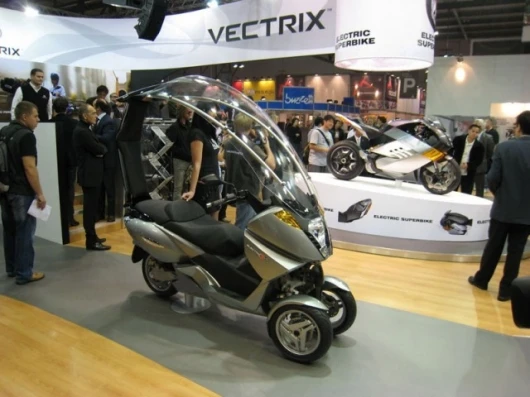 The three-wheeler went almost unnoticed.