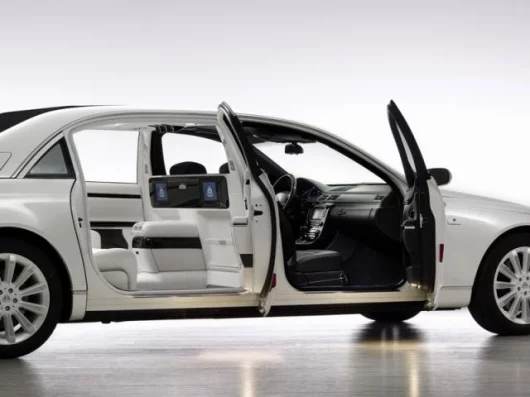 A contrast in themes