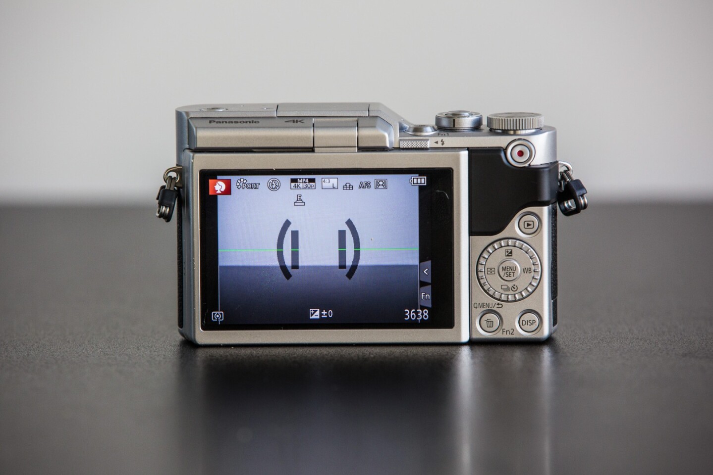The screen on the GX850 can be used to navigate the menus and minor controls