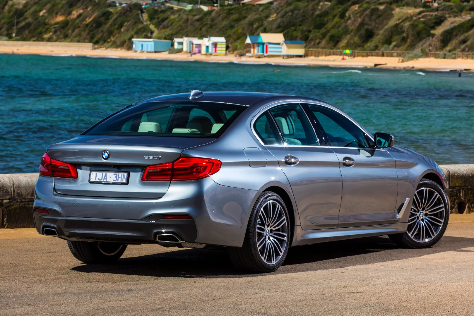 BMW 530i sedan sporting Glacier Silver metallic paintwork