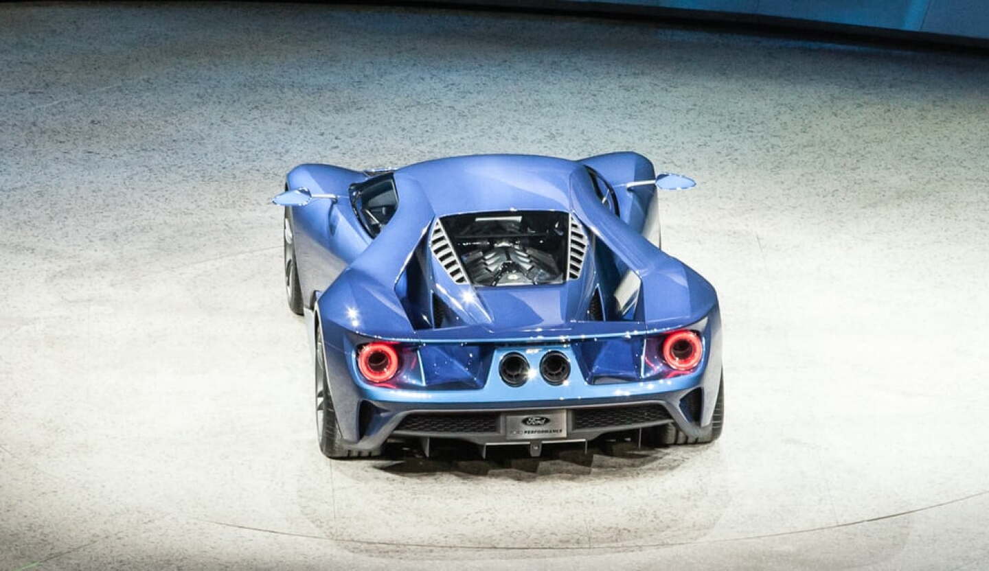 Ford drops the spec sheet for the 216-mph 2017 GT