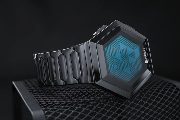 The Kisai Quasar hides time behind a pulsing geometric pattern