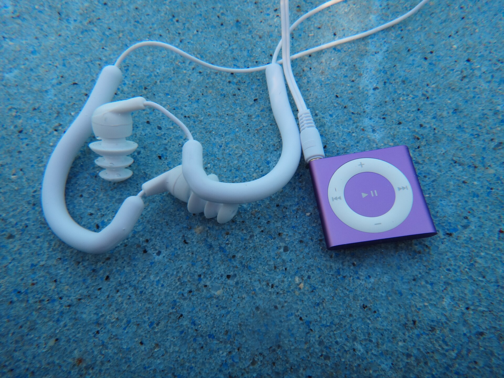 Review Waterproof iPod Shuffle from Underwater Audio