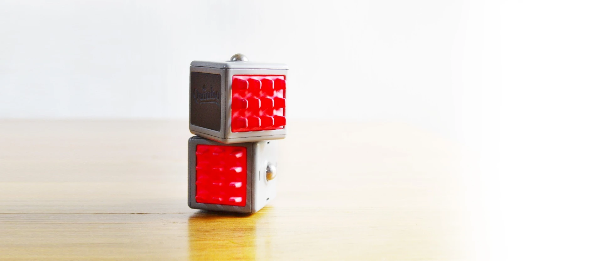 Each surface of the 50 x 50 x 54 mm, 170 g Quiubo has a different music-making function