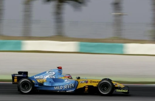Sweet FA - Fernando Alonso and the dominant Renault.