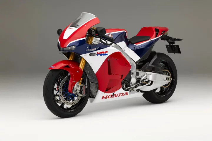 The RC213V-S can be ordered in either the Tricolor option or an unpainted carbon fiber finish