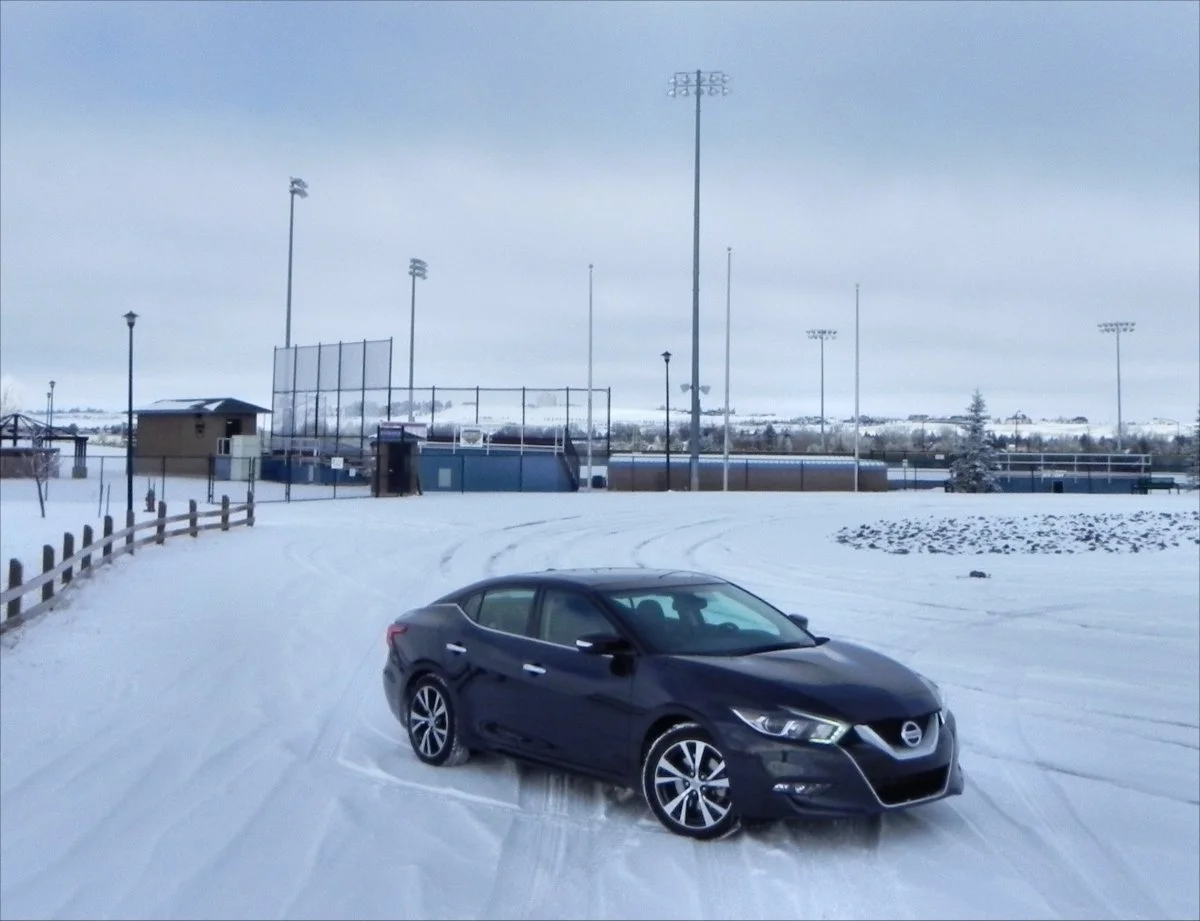 The floating roof design and upward-rising beltline complete the Maxima’s demanding presence