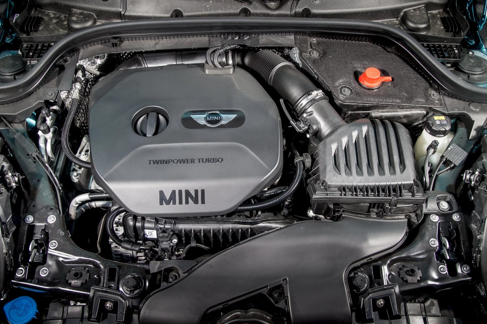 As before, all of the powerplants in the MINI Convertible will vary by model trim. The base model uses a 1,499cc (1.5L) three-cylinder turbocharged engine producing 136 horsepower (100 kW) and 162 pound-feet (220 Nm)