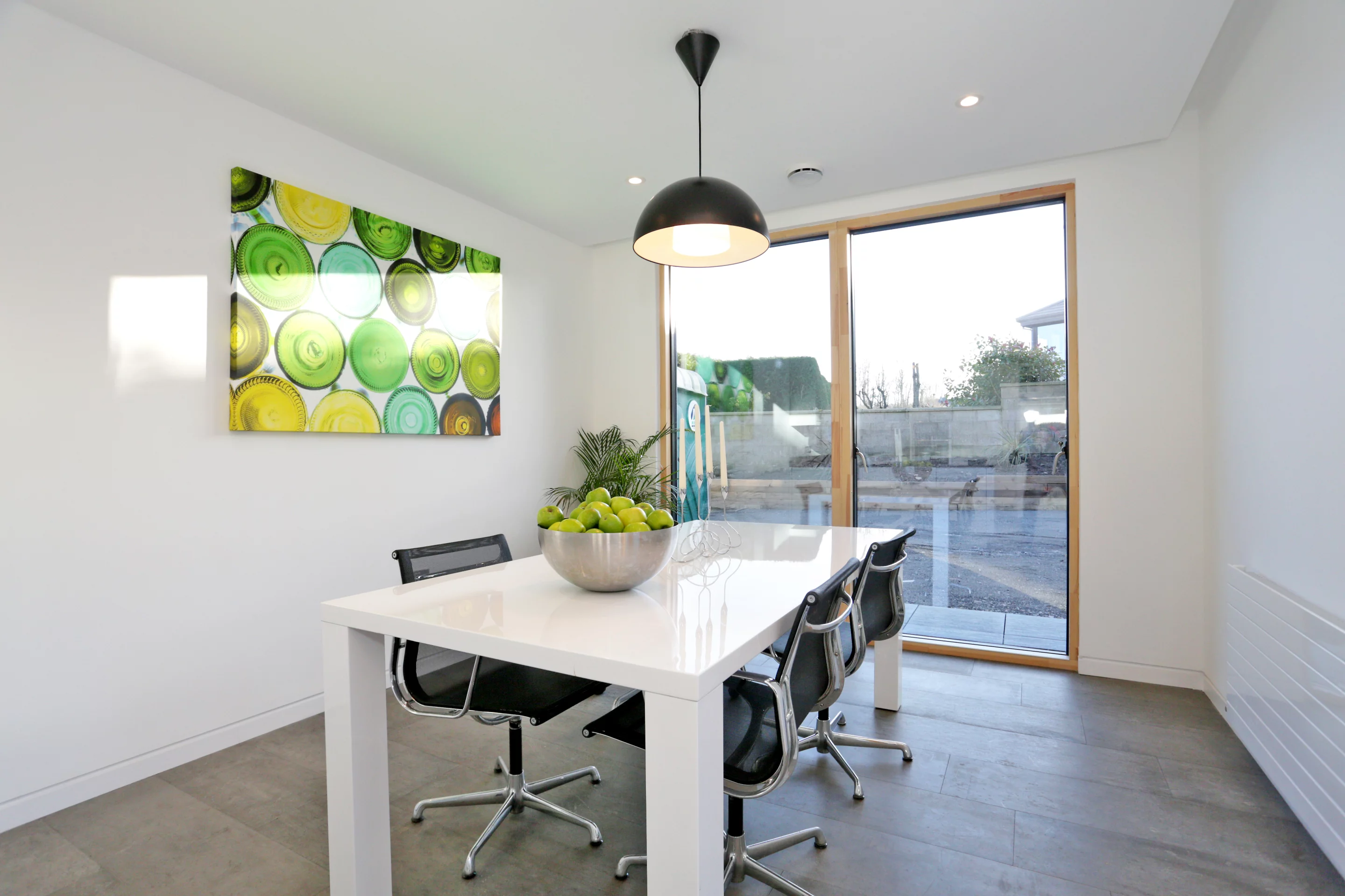 "Its always difficult to estimate, but the EPC [Energy Performance Certificate] predicts that the total energy requirement is 6,094 kWh," Duncan told Gizmag (Photo: build different)