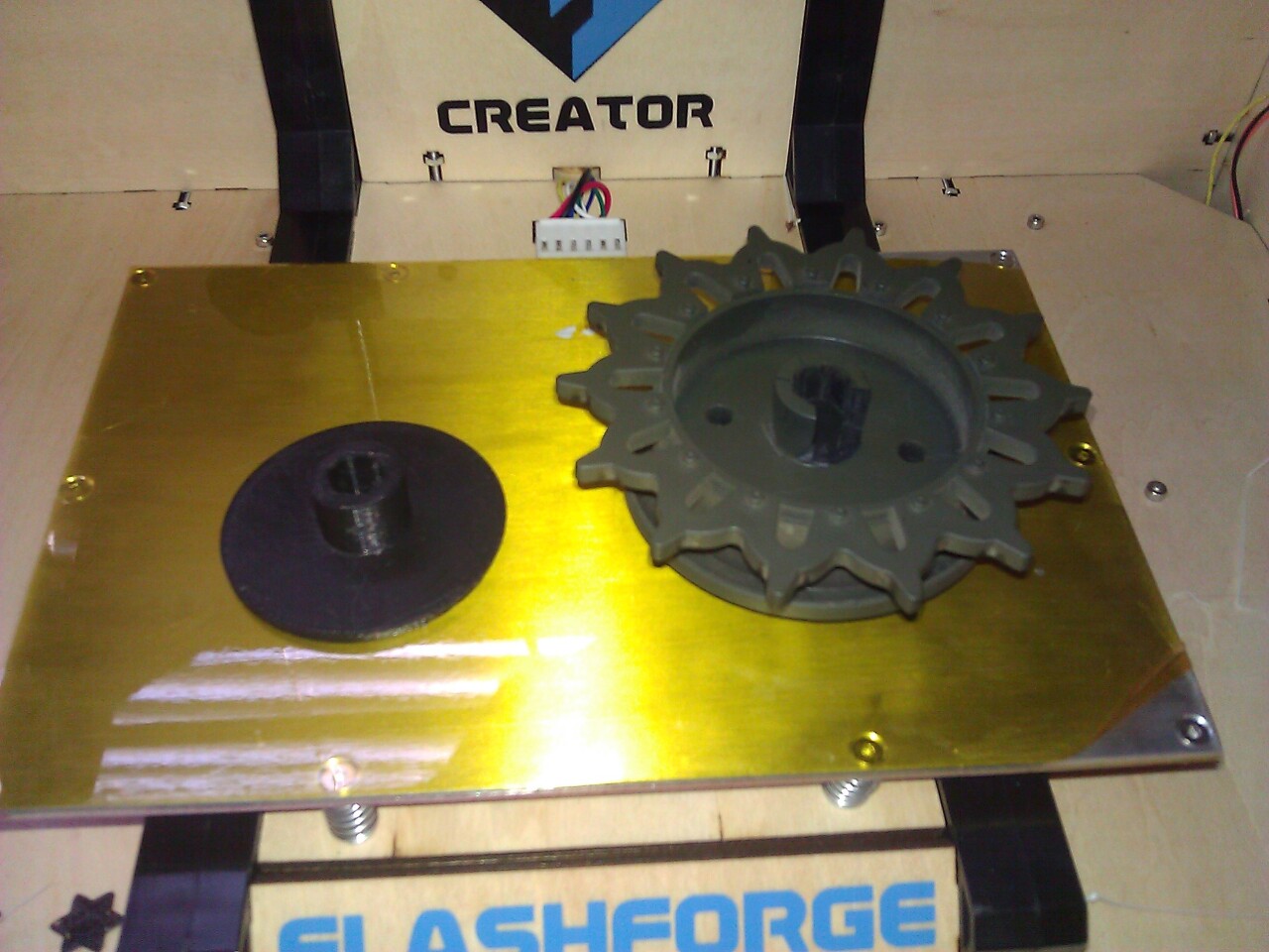 I created this hub for my model r/c tank and printed it on the Creator to repair the shattered drive wheel hub on the right (Photo: Gizmag)
