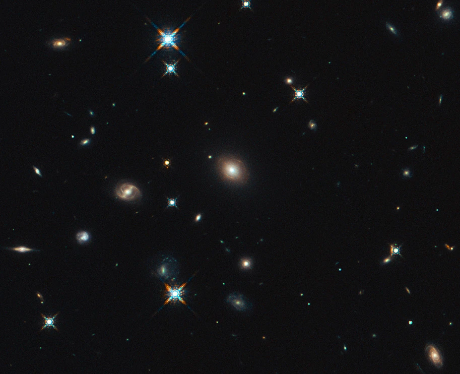 Hubble Space Telescope image of the region – SDP.81 is faintly visible as an Einstein ring behind the central galaxy
