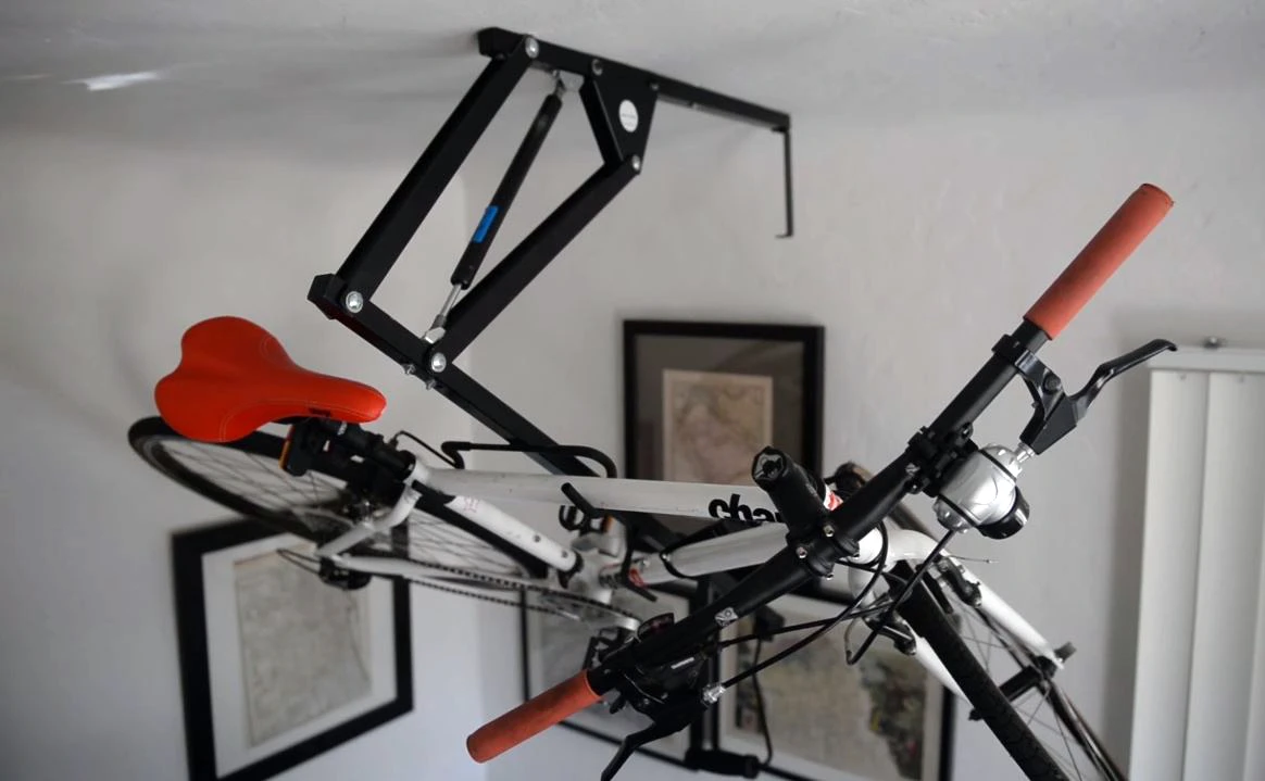 Bikes weighing up to 50 lb (23 kg) can be loaded onto the rack by way of a pair of Norprene-coated hooks, while there's also a seperate locking loop for added security
