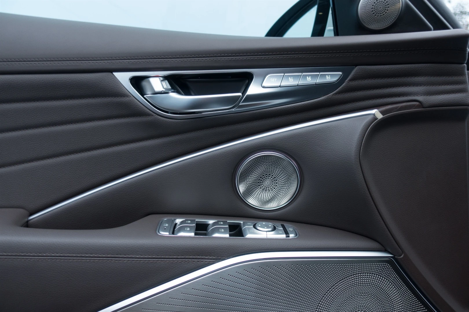 Premium materials choices bedeck the 2019 K900, with any of four leather and wood adornments being available