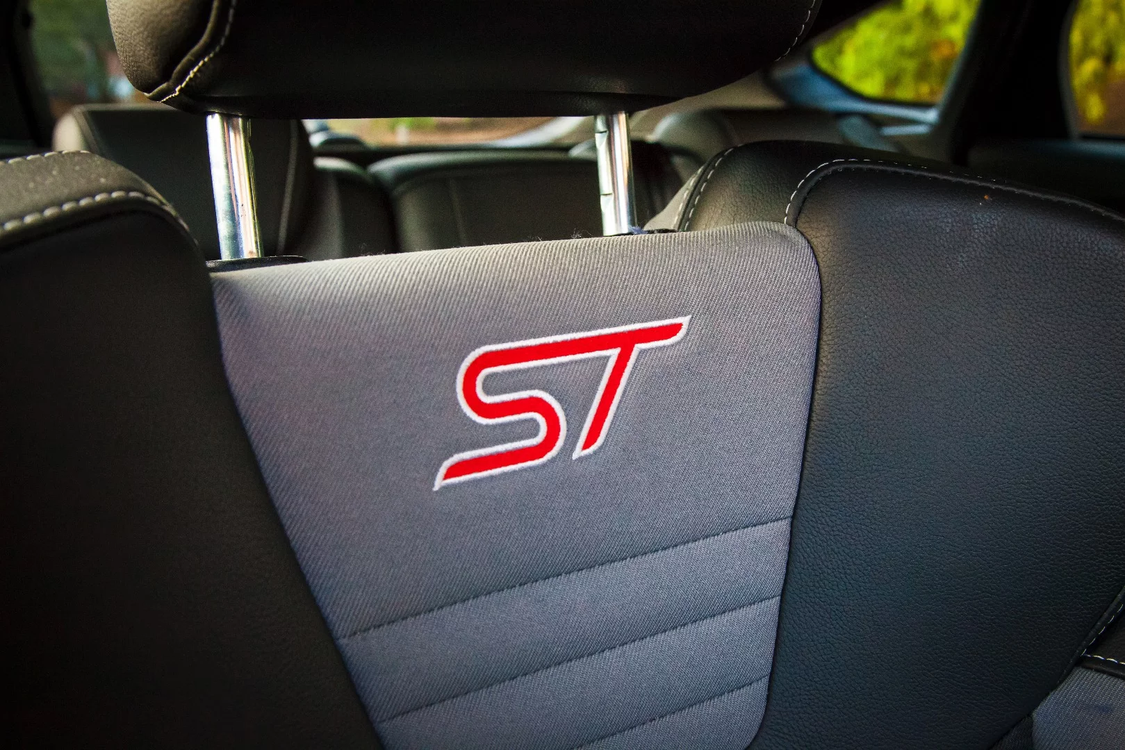 The interior is finished to a higher standard than the Renault Megane we drove last year, but there's still lots of racy touches around the cabin