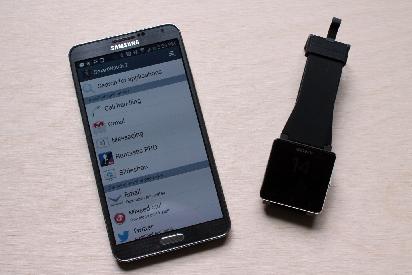 The SW2 pairs via the Sony Smartwatch 2 Android app (available for free in Google Play)