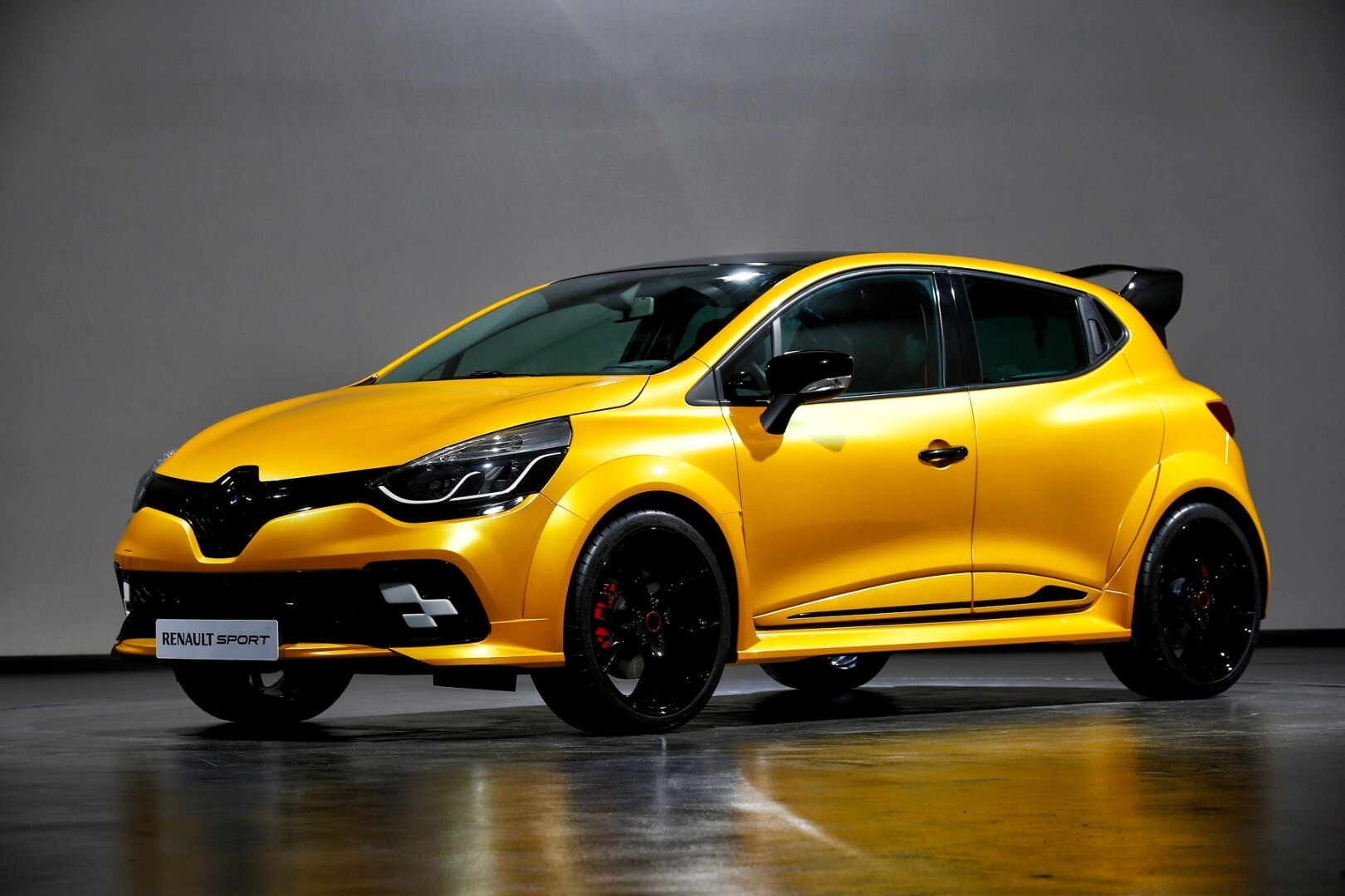 plaag gevaarlijk Veroveraar Renault goes all out with Clio R.S. 16 concept