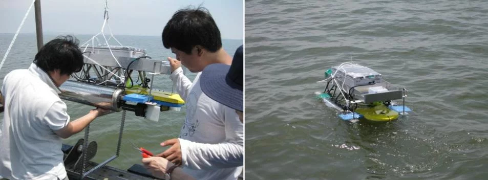 Each JEROS robot is held afloat by two pontoons fitted with motorized propellers, which keep the bot stable on the water while controlling its speed and direction