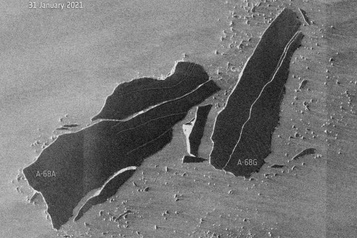 A-68a (left) and the calved berg A-68g (right)