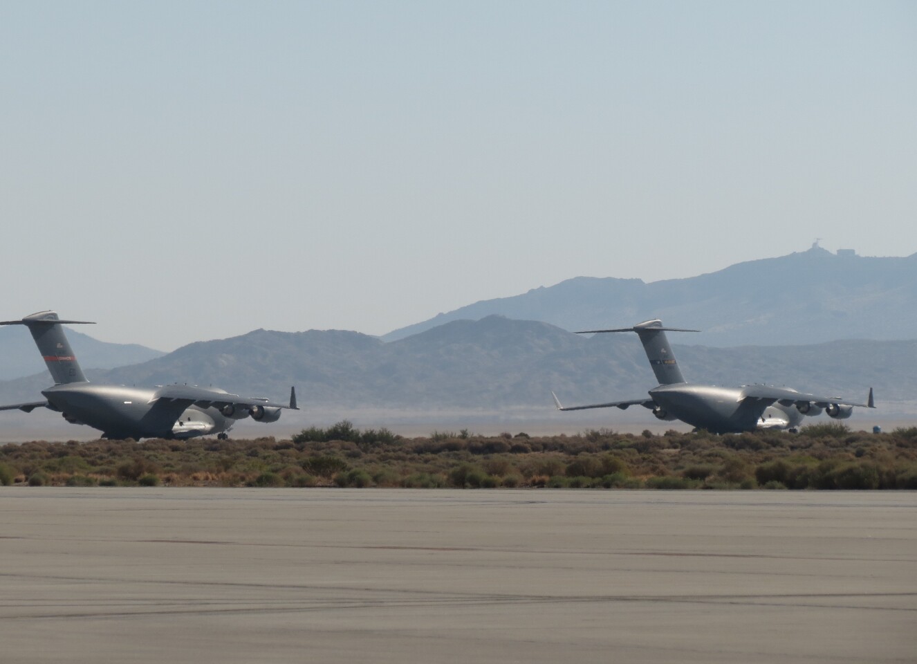Tw0 C-17 cargo planes used in the $AVE vortex surfing tests (Image: US Air Force)