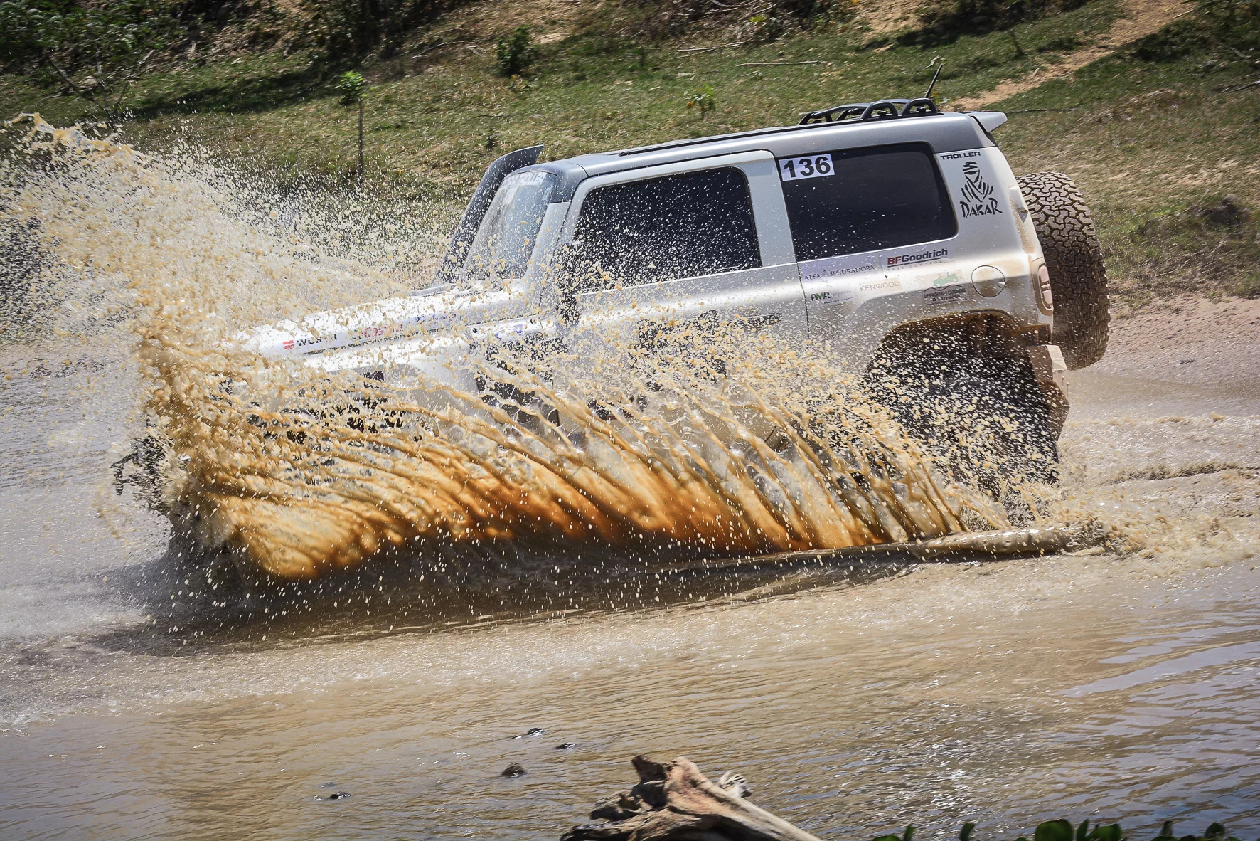 Copa rally Troller gets a bath