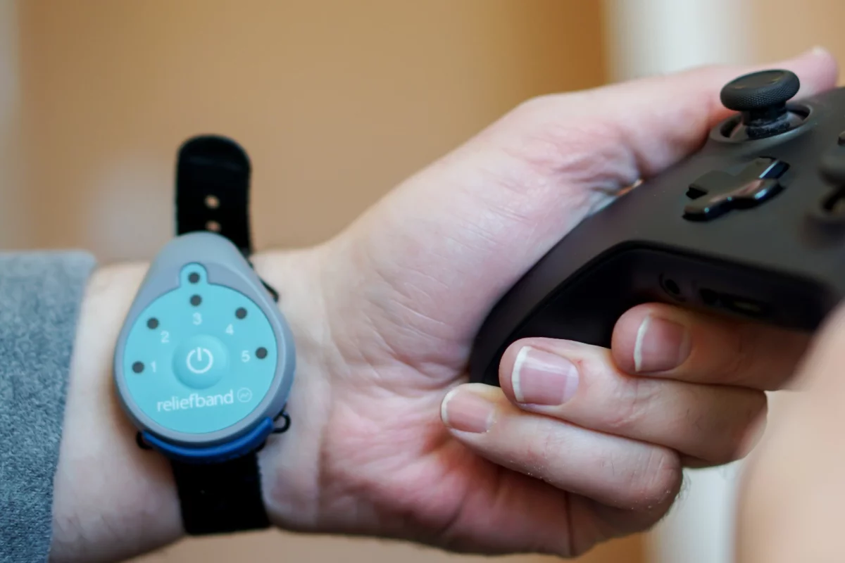 New Atlas tests a wearable that claims to reduce or cure nausea and motion sickness, pitting it against the most stomach-churning VR games