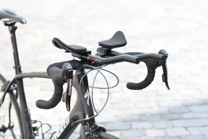 The Switch Aero System consists of quick-release aero bars and a dual-position seatpost