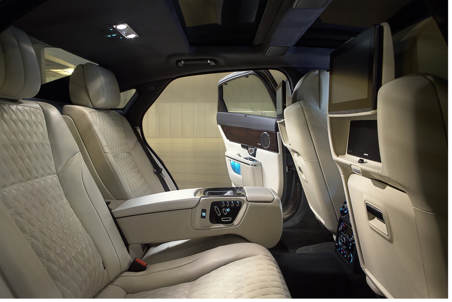 The 2016 Jaguar XJ interior