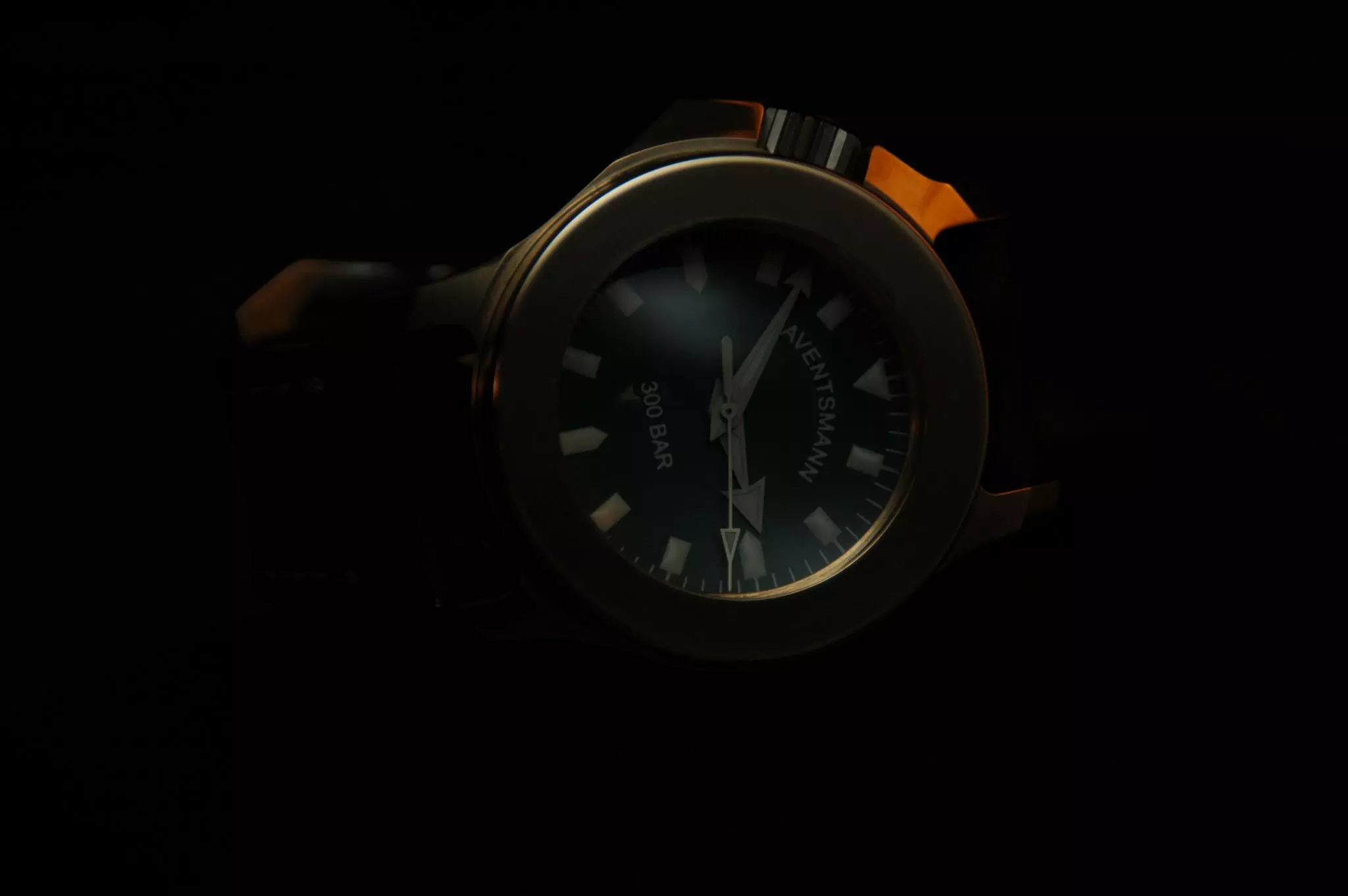 The Triggerfish Bronze A2 wristwatch from Kaventsmann Uhren is tough enough to survive pressures up to 300 bar and even a bomb explosion