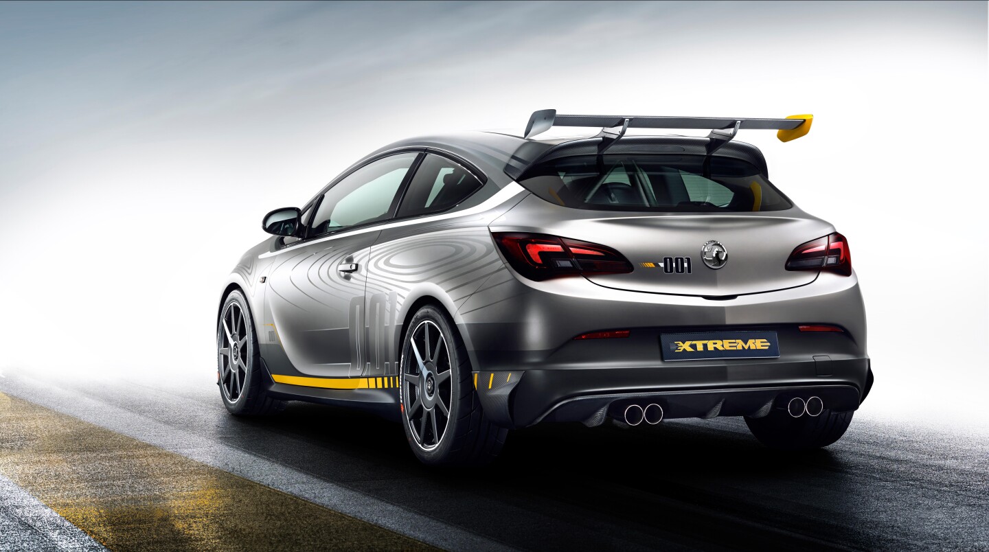 The use of significant amounts of carbon fiber has relieved the VXR of 100 kg