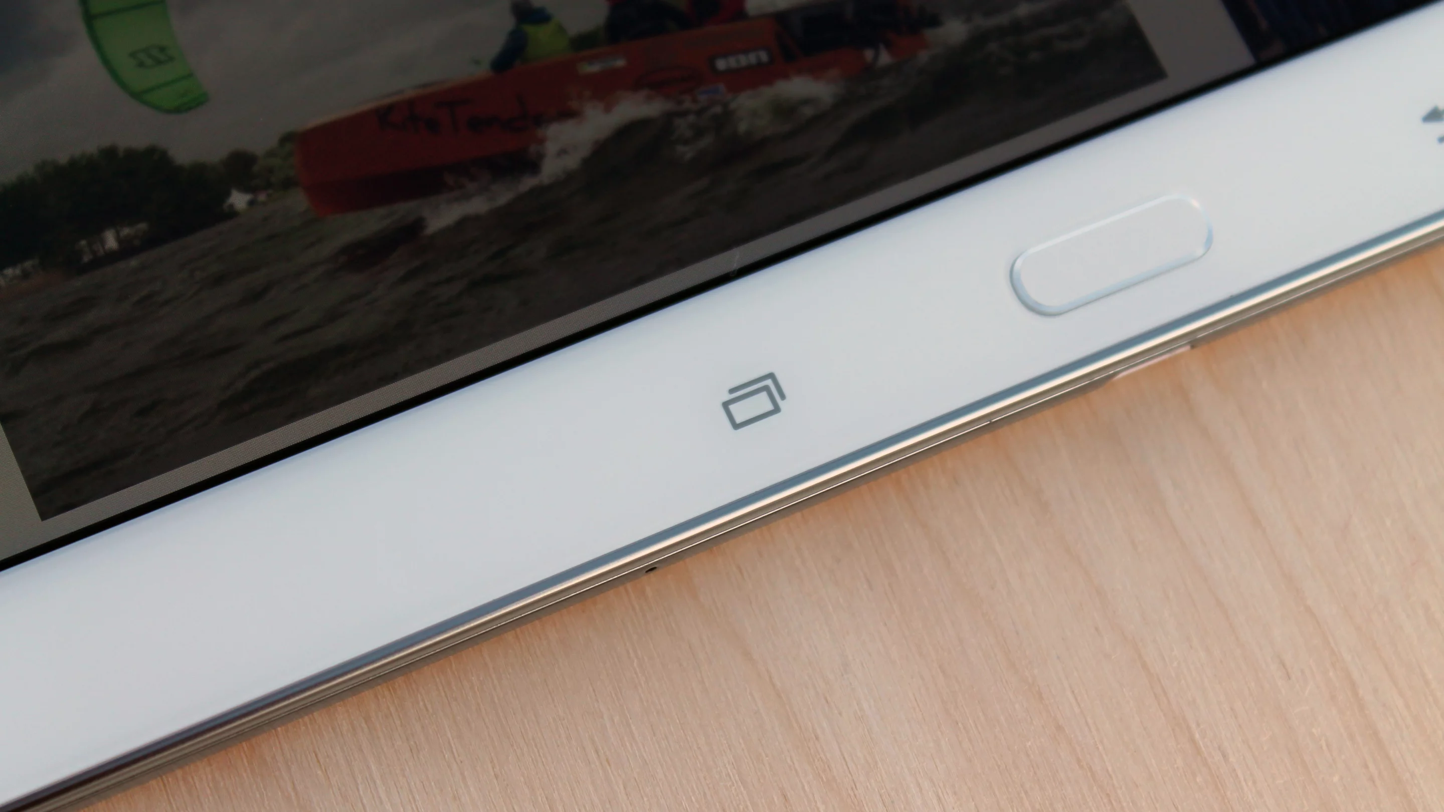 This time around, a recent apps capacitive touch key replaces the menu key