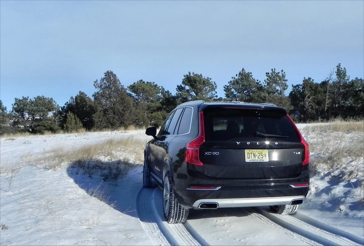 This SUV offers top shelf safety (it is a Volvo, after all) in a good all-around package that is as comfortable on long road trips to grandma’s as it is at the valet for the opera