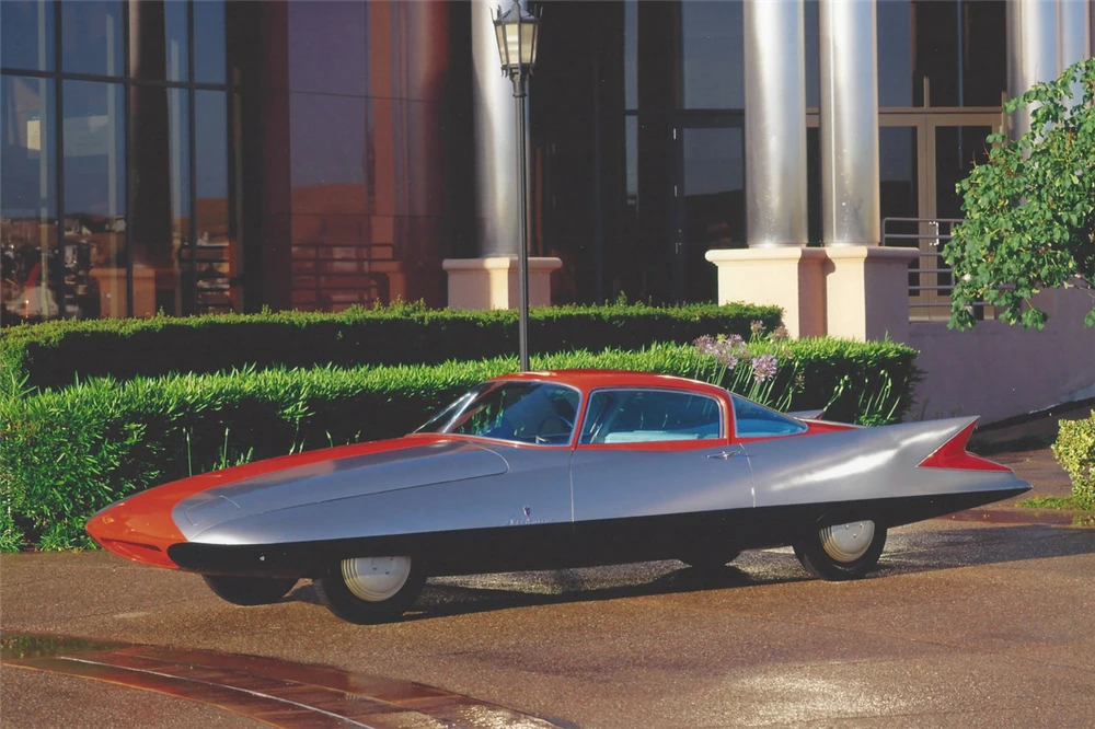 The Gilda still wears its original CEAT cross-ply tires and is fitted with other brake and suspension parts faithful to the period