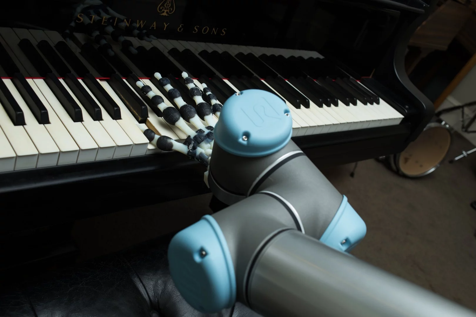 The fingers don't have any actuators or hydraulics so can't move on their own, but by twisting the hand at the wrist, the researchers managed to get digits to pick out keys on the piano keyboard and roll off simple tunes