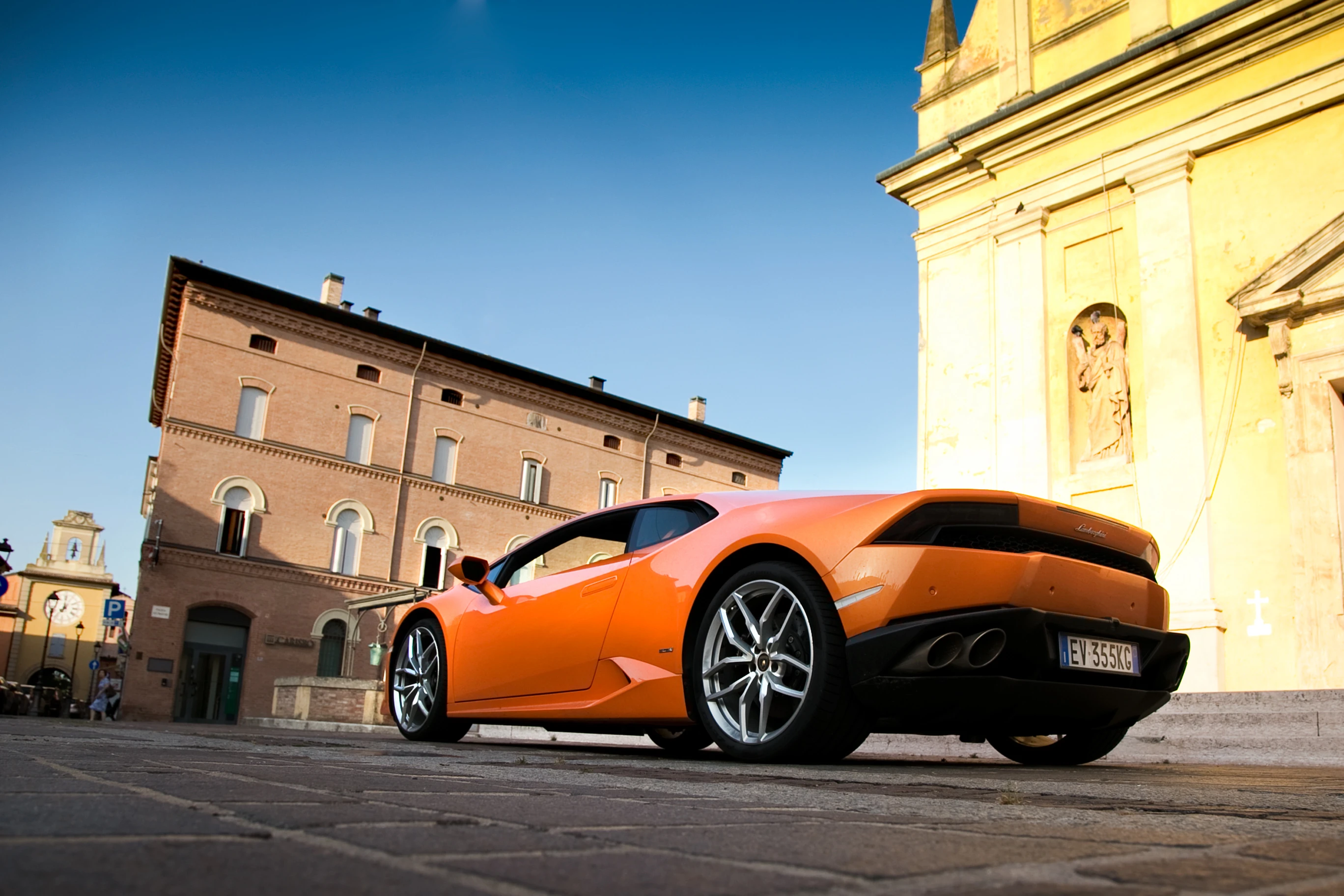 In the two hours of driving about the Bolognese countryside, the Huracán showed itself to be a worthy successor to the Gallardo (Photo: Angus MacKenzie/Gizmag.com)