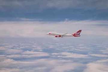 Virgin Orbit's Cosmic Girl mothership in action