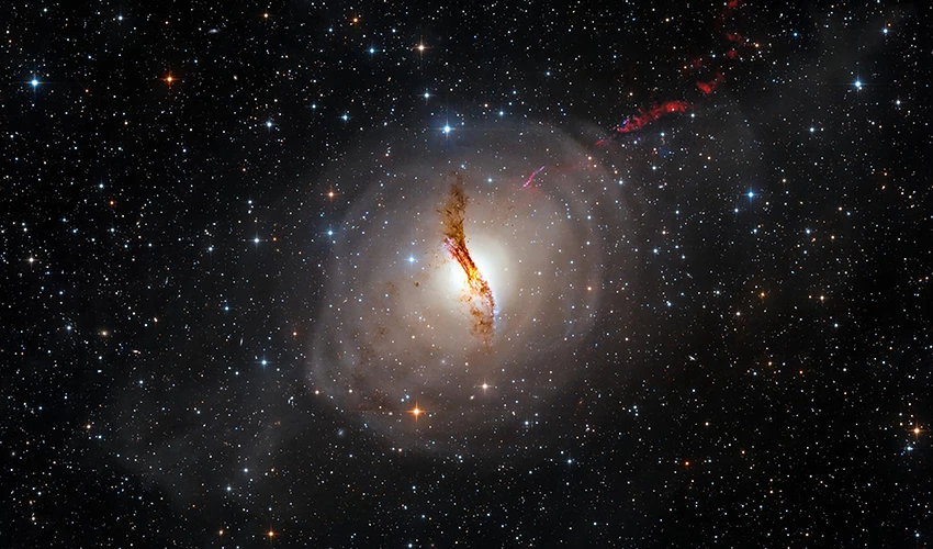 Galaxies Winner: Echoes of the Past © Bence Tóth, Péter Feltóti (Hungary). The galaxy NGC 5128 shows off its relativistic jets