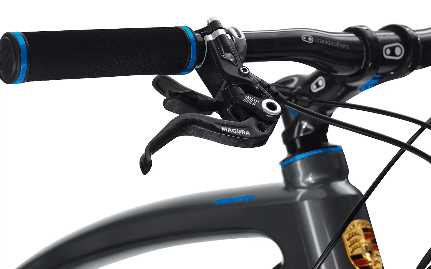 The Porsche Bike RS features weight-optimized carbon brake levers