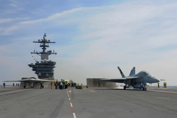 X-47B is readied for launch along side an F/A-18 Hornet (Photo: Mass Communications Specialist Seaman Apprentice Alex Millar/US Navy)